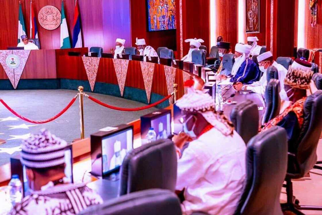Da duminsa: Shugaba Buhari ya shiga ganawa da sarakunan gargajiyan Najeriya gaba daya Da duminsa: Shugaba Buhari ya shiga ganawa da sarakunan gargajiyan Najeriya gaba daya