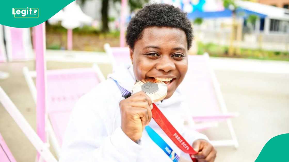 Mariam Eniola Bolaji gets a taste of history as the first African badminton medallist in Games history. Photo by Alexandre Battibugli