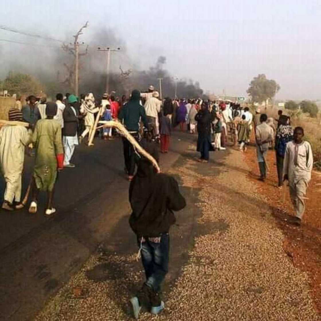 Allah-gamu-gareka: 'Yan bindiga sun sake kashe mutane 18 a jihar Zamfara Allah-gamu-gareka: 'Yan bindiga sun sake kashe mutane 18 a jihar Zamfara