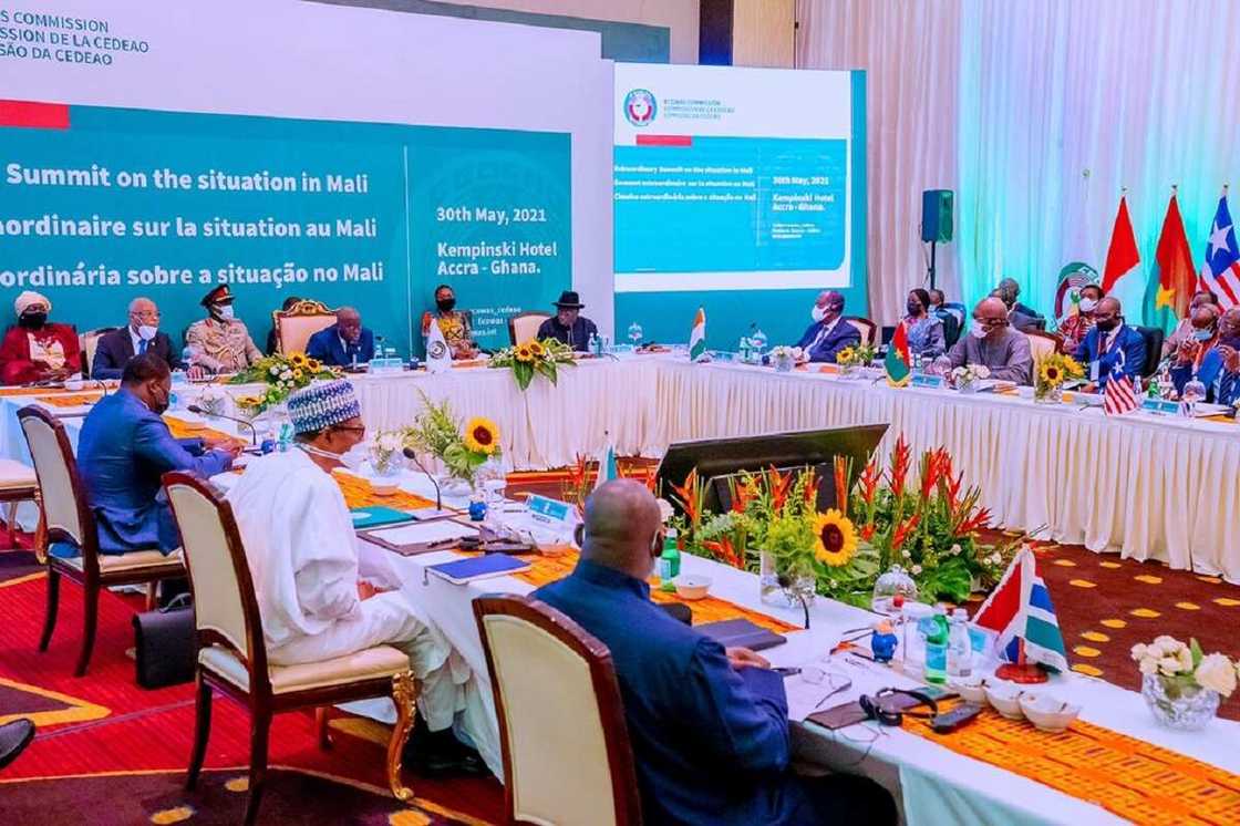 Da duminsa: ECOWAS ta dakatar da kasar Mali saboda yin juyin mulki sau 2 a wata 9 Da duminsa: ECOWAS ta dakatar da kasar Mali saboda yin juyin mulki sau 2 a wata 9