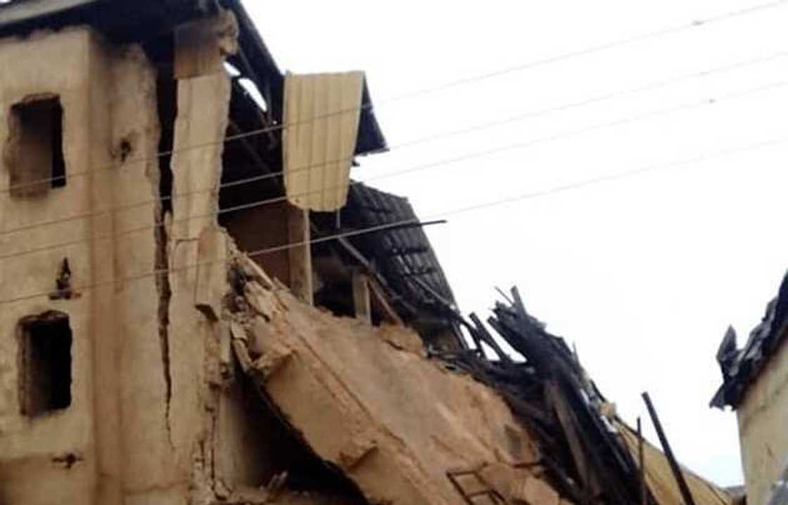 Bene hawa biyu ya rushe a Abuja, ya ritsa da mutum 10 Bene hawa biyu ya rushe a Abuja, ya ritsa da mutum 10