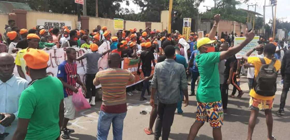 Yanzu Yanzu: An kama mutum 30 yayinda ake zanga-zangar juyin-juya-hali a Lagas Yanzu Yanzu: An kama mutum 30 yayinda ake zanga-zangar juyin-juya-hali a Lagas