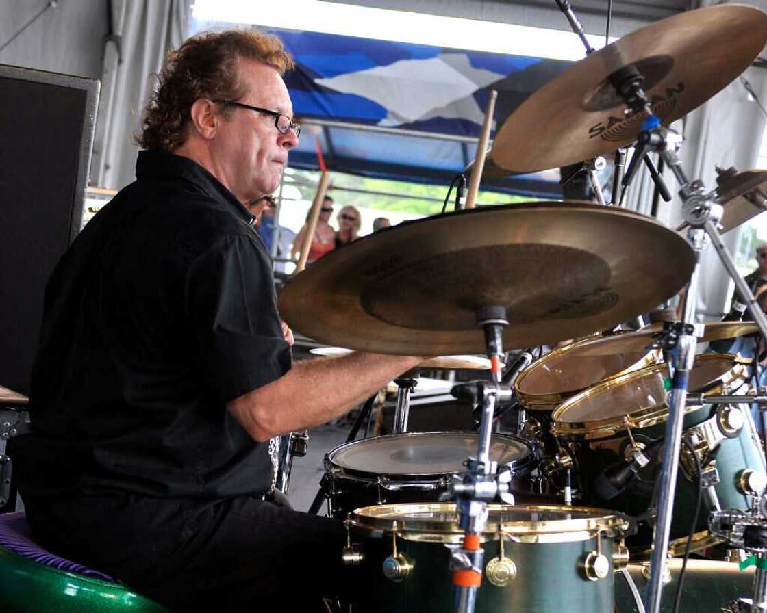 Tony Braunagel playing drums at a concert Tony Braunagel playing drums at a concert