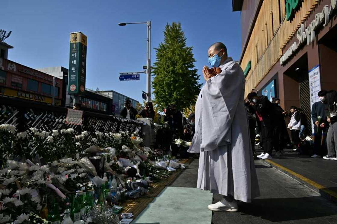 A Buddhist nun prays in tribute to the victims A Buddhist nun prays in tribute to the victims