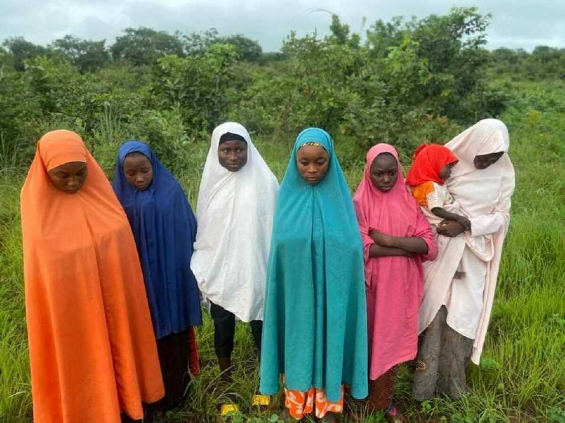 Wadanda aka ceto daga hannun yan bindiga. Wadanda aka ceto daga hannun yan bindiga.