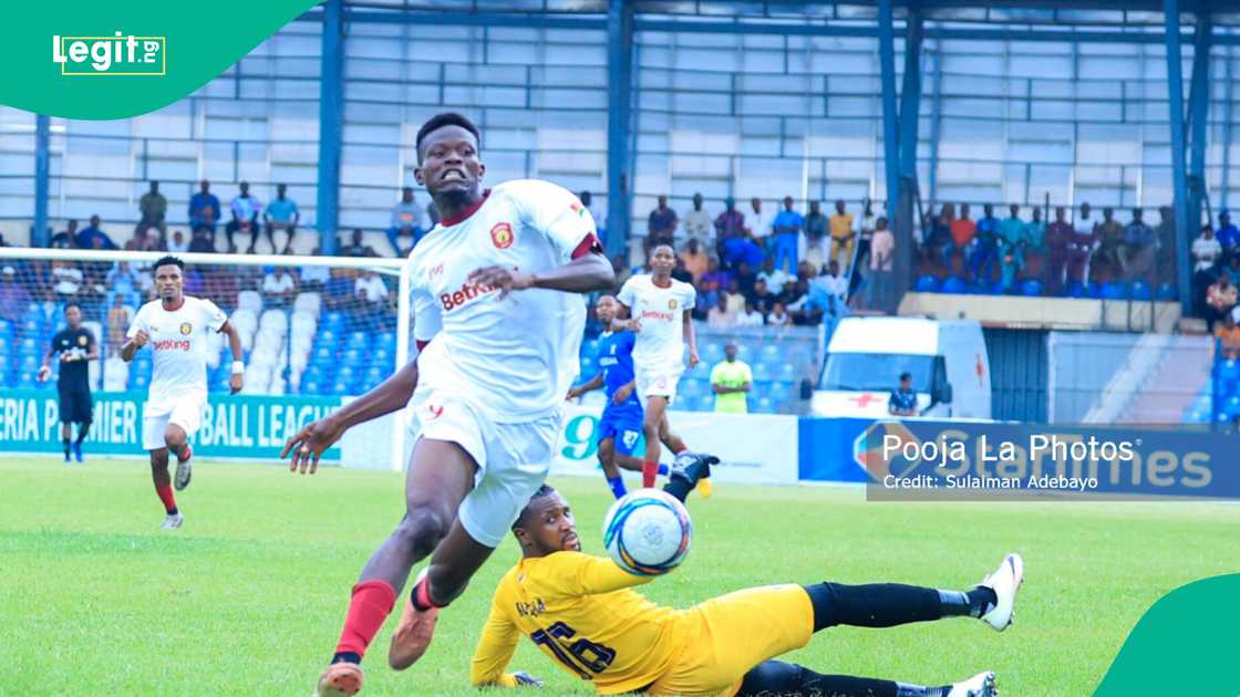 Ikorodu United were accompanied by the Nigerian Army after their match against Shooting Stars. Ikorodu United were accompanied by the Nigerian Army after their match against Shooting Stars.