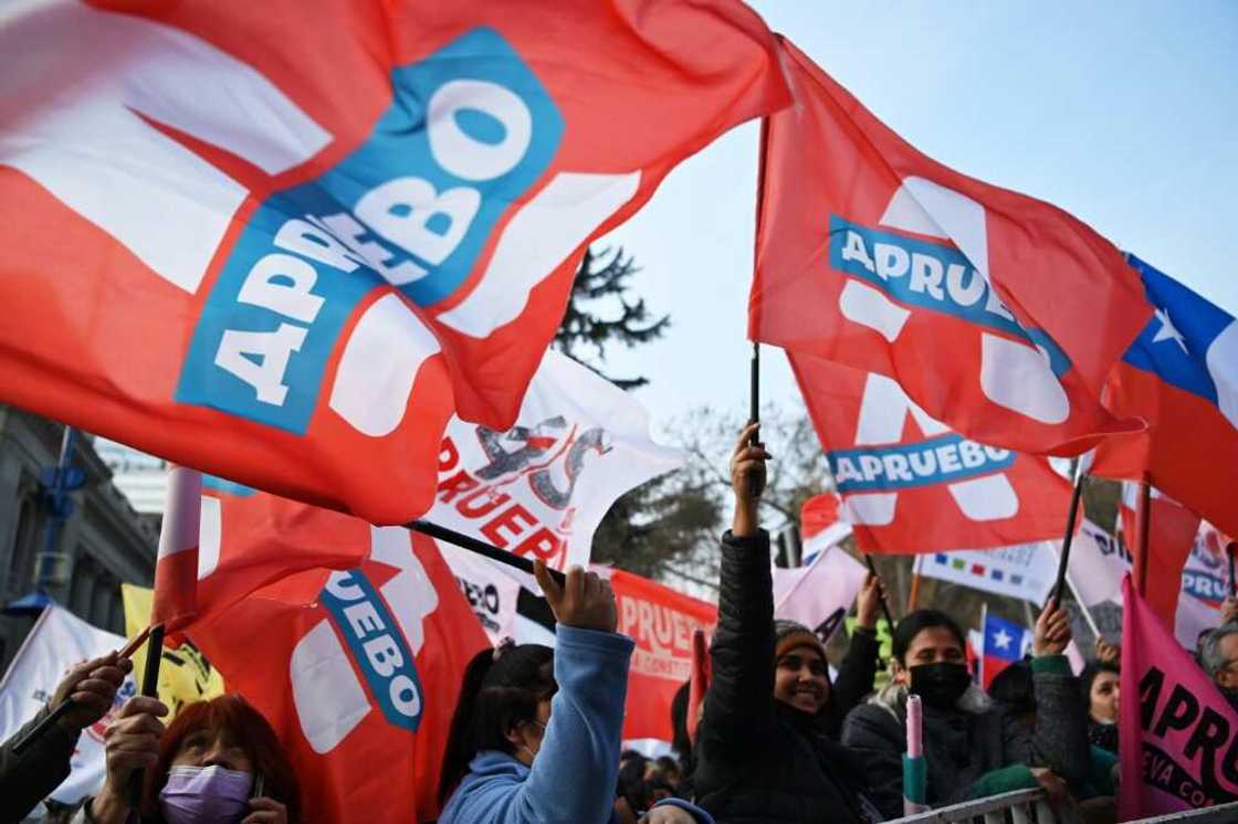 Supporters of Chile's new constitution attend the closing campaign rally in Santiago, on September 1, 2022, ahead of the upcomig referendum on September 4