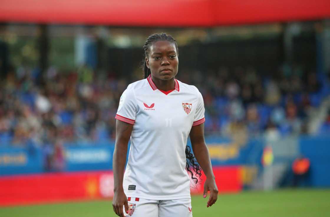 Toni Payne in action for Sevilla FC against Barcelona FC Toni Payne in action for Sevilla FC against Barcelona FC
