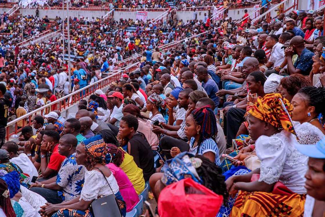 Mutane sunyi tururuwa zuwa wurin kaddamar da yakin neman zaben Buhari a Enugu, hotuna Mutane sunyi tururuwa zuwa wurin kaddamar da yakin neman zaben Buhari a Enugu, hotuna
