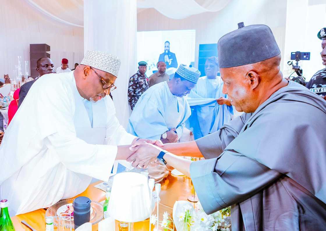 Kasshim Shettima na gaisawa da Ahmad Adamu Mu'azu Kasshim Shettima na gaisawa da Ahmad Adamu Mu'azu