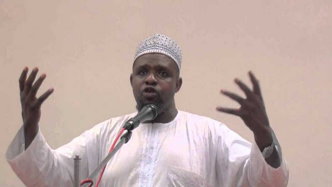 Magada-Annabawa: Sheikh Sani Rijiyar Lemo yace bai kamata malamai su shiga siyasa ba Magada-Annabawa: Sheikh Sani Rijiyar Lemo yace bai kamata malamai su shiga siyasa ba