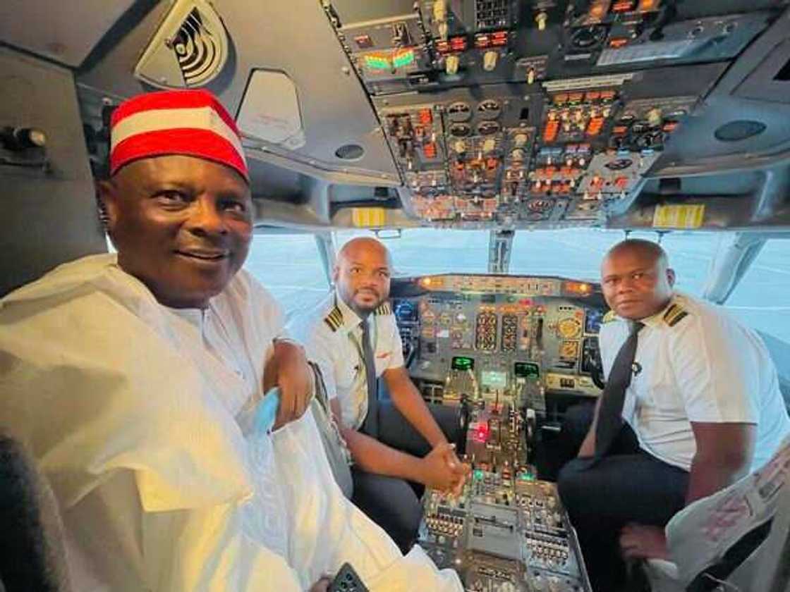 Kwankwaso and pilots Kwankwaso and pilots