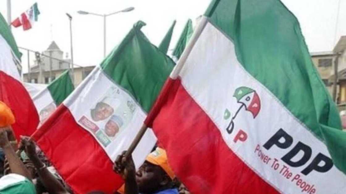 Jam'iyyar PDP Ta Yi Martani Kan Tsadar Mai, Ta Ce Bai Kamata A Saya Fiye Da N150 Ba Jam'iyyar PDP Ta Yi Martani Kan Tsadar Mai, Ta Ce Bai Kamata A Saya Fiye Da N150 Ba