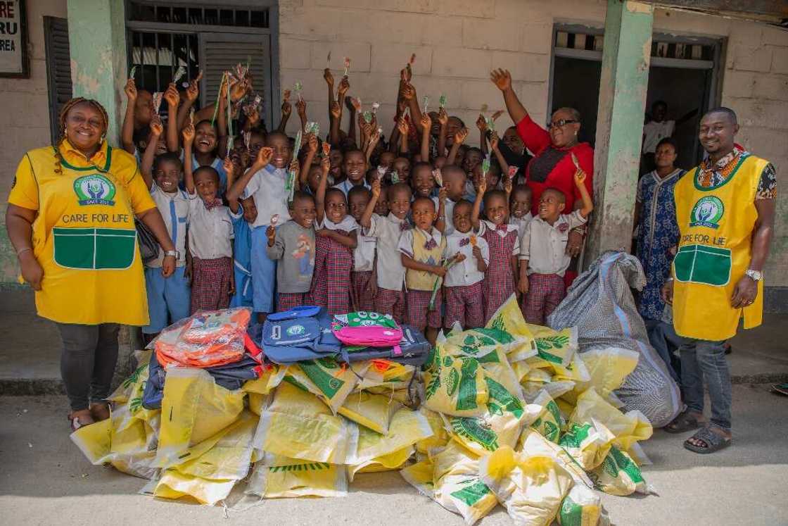 O.B. Lulu-Briggs Foundation Delights 3,000 Pupils, 800 Teachers at Christmas O.B. Lulu-Briggs Foundation Delights 3,000 Pupils, 800 Teachers at Christmas