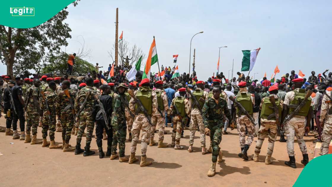 Coup attempt unfolds as presidential guard battles insurgents in Niamey.