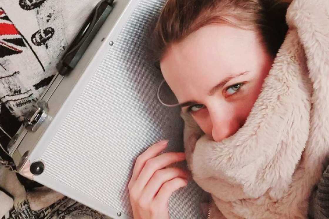 Budurwa mai shekaru 24 ta aura jakar da ta yi soyayya da ita na shekaru 5 Budurwa mai shekaru 24 ta aura jakar da ta yi soyayya da ita na shekaru 5