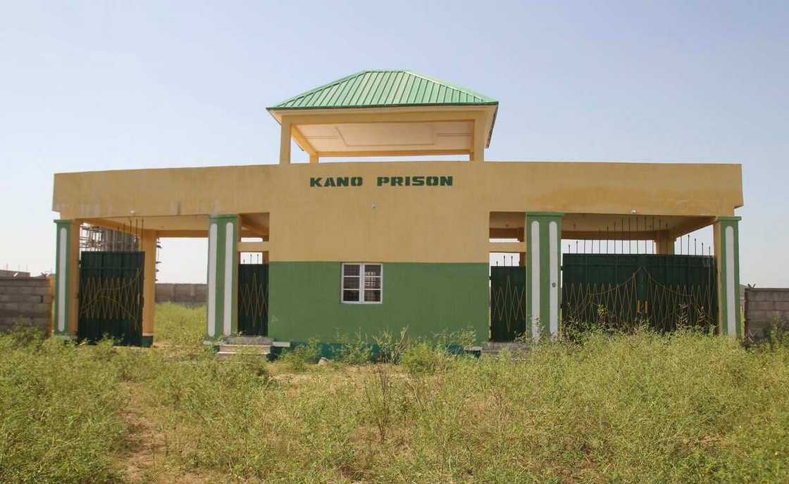 Buhari ya kaddamar da gidan gyaran hali na janguza Kano Buhari ya kaddamar da gidan gyaran hali na janguza Kano