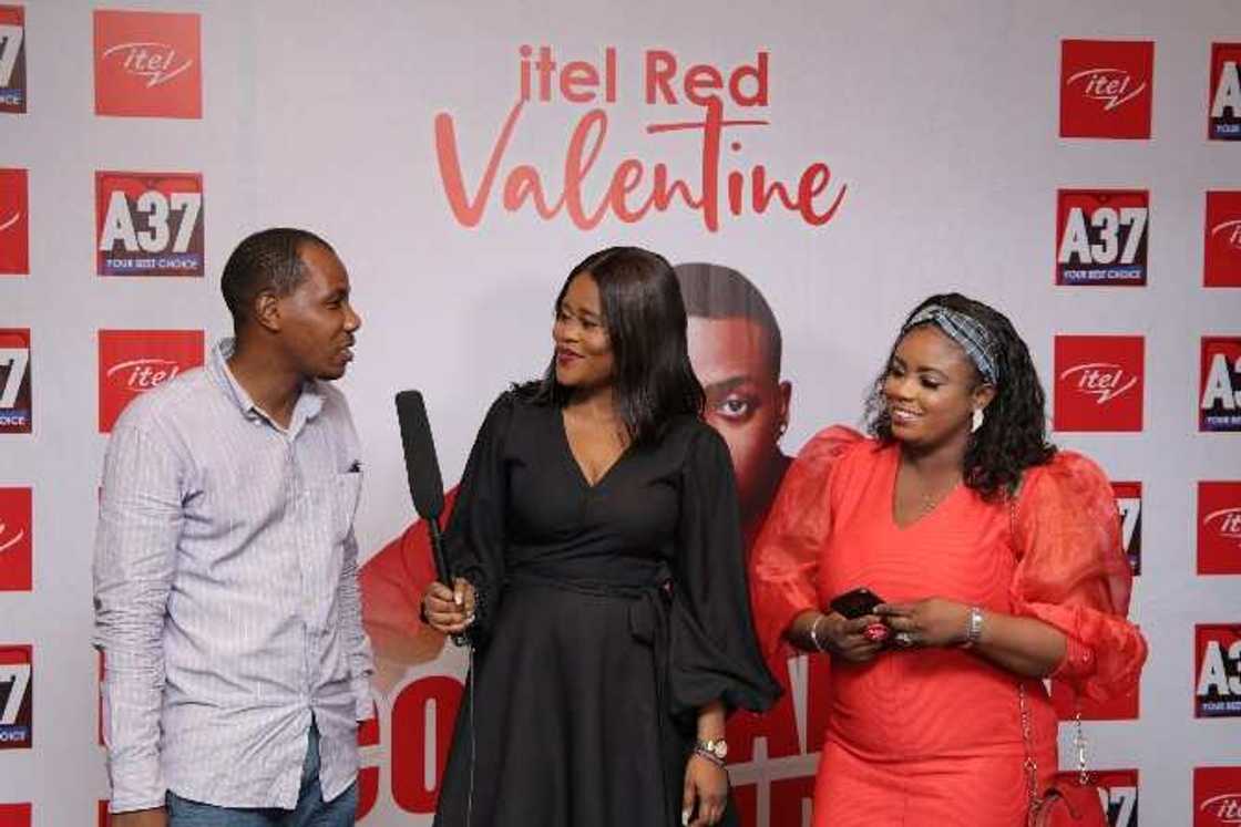 itel treats customers to exclusive cocktails with Olamide, retains him as brand ambassador itel treats customers to exclusive cocktails with Olamide, retains him as brand ambassador
