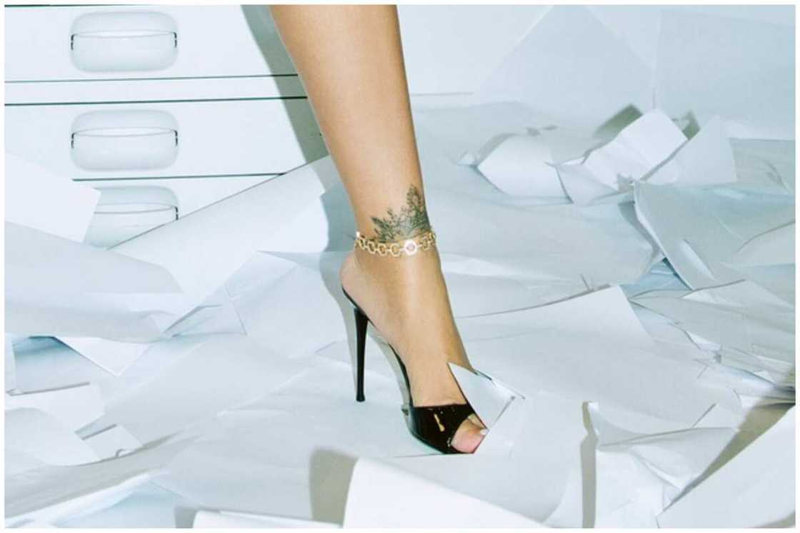 How many tattoos does Rihanna have? How many tattoos does Rihanna have?