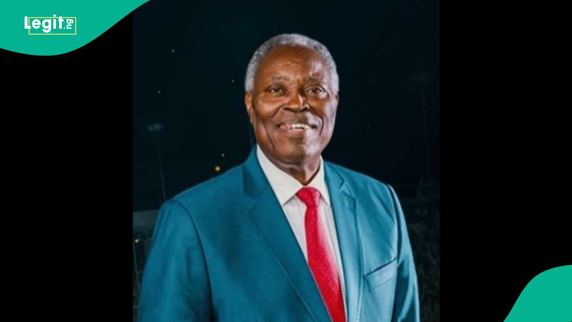 Pastor Kumuyi seen in plush ride, fans react Pastor Kumuyi seen in plush ride, fans react