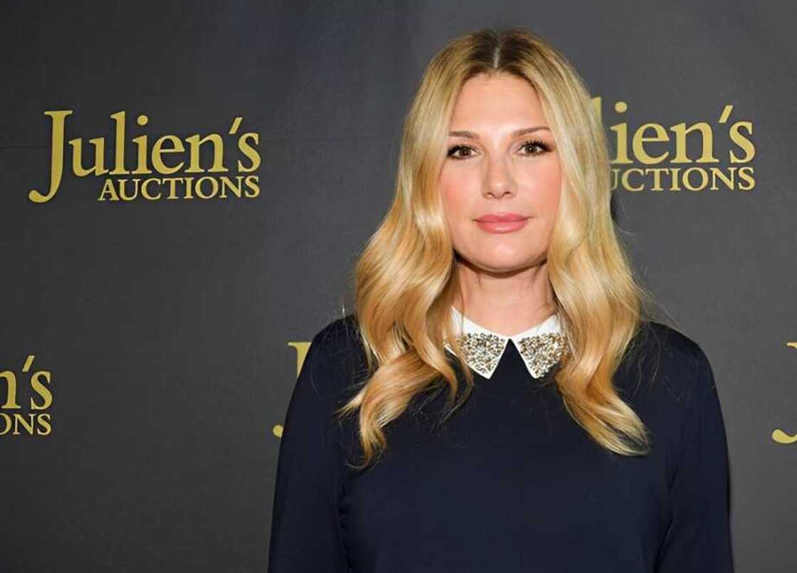 Daisy Fuentes in a black and white top posing for a photo Daisy Fuentes in a black and white top posing for a photo