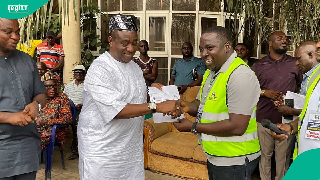 Gabriel Suswam, a former Benue governor and ex-senator, resigns from the PDP, highlighting leadership challenges. Gabriel Suswam, a former Benue governor and ex-senator, resigns from the PDP, highlighting leadership challenges.