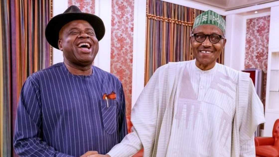 Yanzu Yanzu: Buhari ya gana da Diri a fadar Shugaban kasa (hotuna) Yanzu Yanzu: Buhari ya gana da Diri a fadar Shugaban kasa (hotuna)