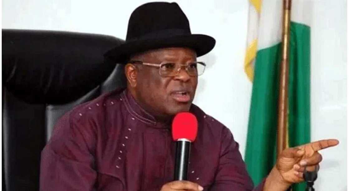 Yanzu-Yanzu: Gwamnan APC ya ayyana neman tsohon dan majalisa ruwa a jallo don abin da ya wallafa a Facebook Yanzu-Yanzu: Gwamnan APC ya ayyana neman tsohon dan majalisa ruwa a jallo don abin da ya wallafa a Facebook