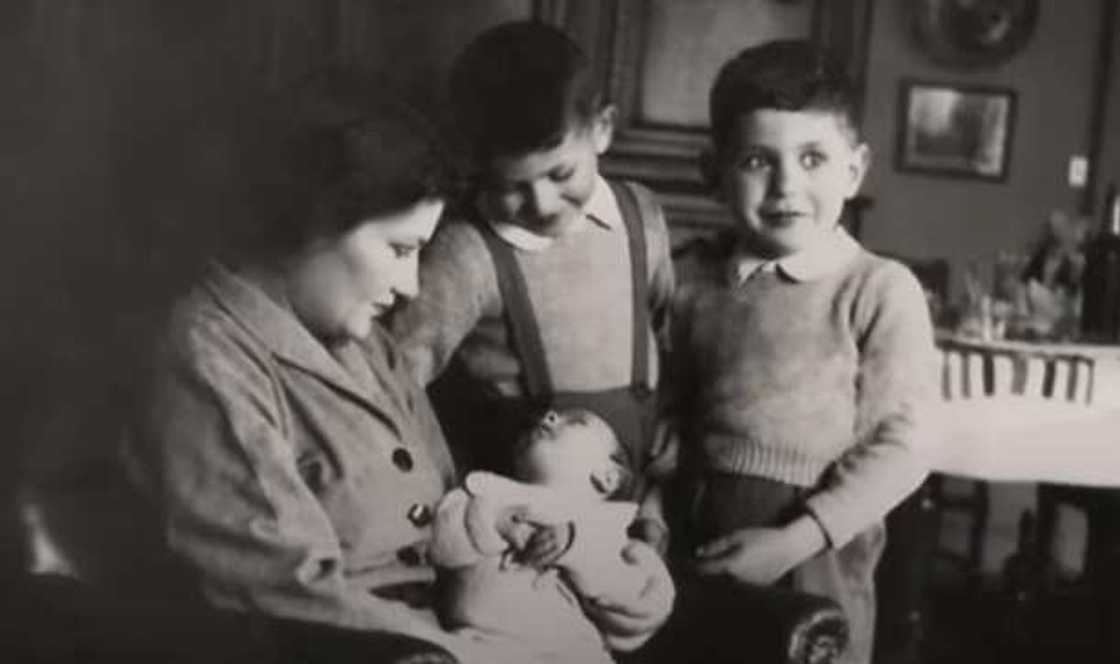 Claude-Nicolas Veil, Simon Veil, Pierre-François Veil et Jean Veil Claude-Nicolas Veil, Simon Veil, Pierre-François Veil et Jean Veil