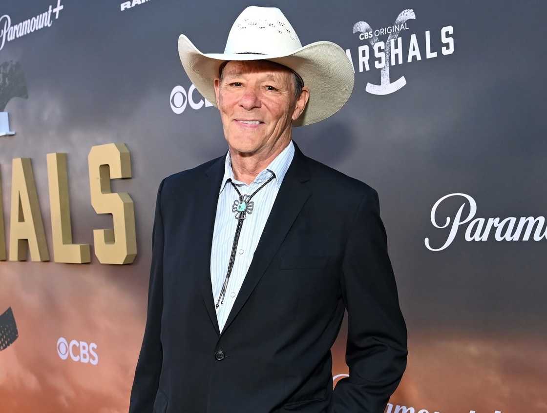 Chris Mulkey poses on the red carpet of the Marshals premiere
