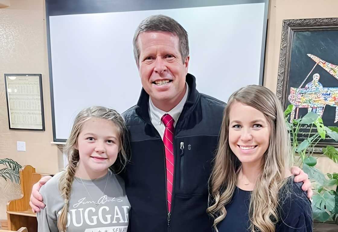 J‌im Bob Duggar and his daugh⁠ters, Josi​e Duggar and Jana Duggar​.