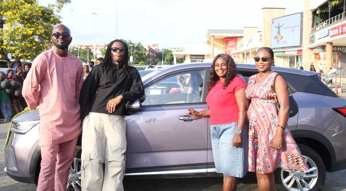 inDrive Rewards ‘Super Mum’ Driver with Brand New Car inDrive Rewards ‘Super Mum’ Driver with Brand New Car