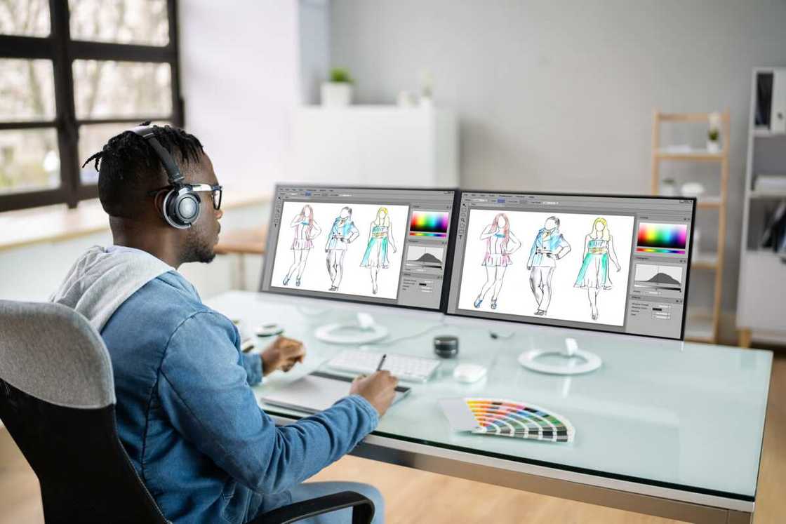 Graphics designer Graphics designer