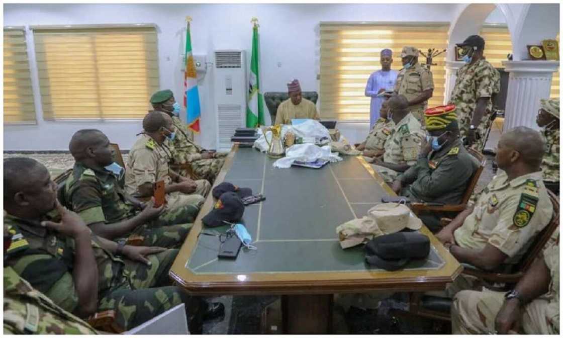 Ta'addanci: Zulum ya karba bakuncin wakilan dakarun sojin Kamaru Ta'addanci: Zulum ya karba bakuncin wakilan dakarun sojin Kamaru