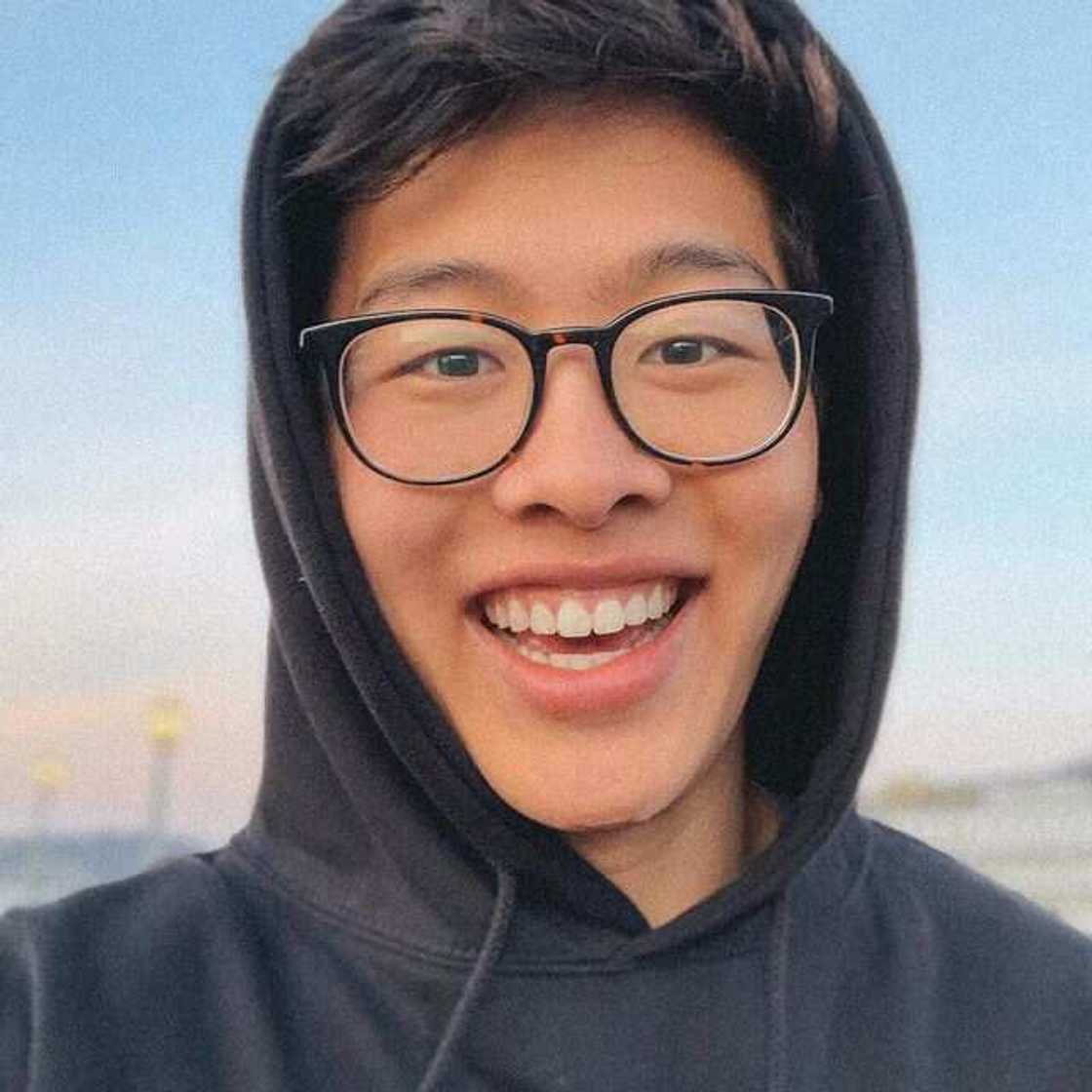 Elliot Choy Elliot Choy