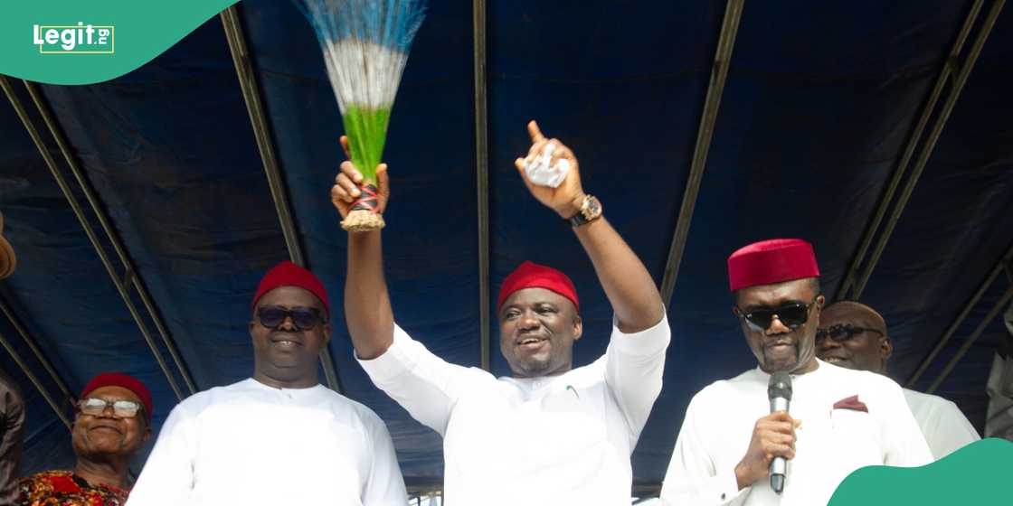Labour Party lawmaker, leaders and supporters receive APC broom in Enugu state