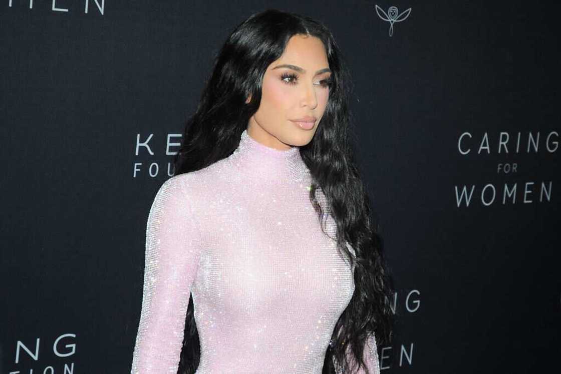 Celebrities with bad posture Celebrities with bad posture