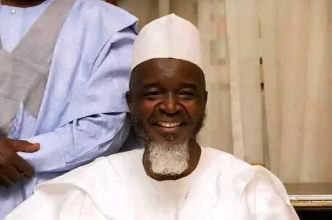 'Ku kashe shi da zarar an sake shi' - Sheikh Yabo ya yi fatawa kan wanda ya yi wa Annabi ɓatanci a Sokoto 'Ku kashe shi da zarar an sake shi' - Sheikh Yabo ya yi fatawa kan wanda ya yi wa Annabi ɓatanci a Sokoto