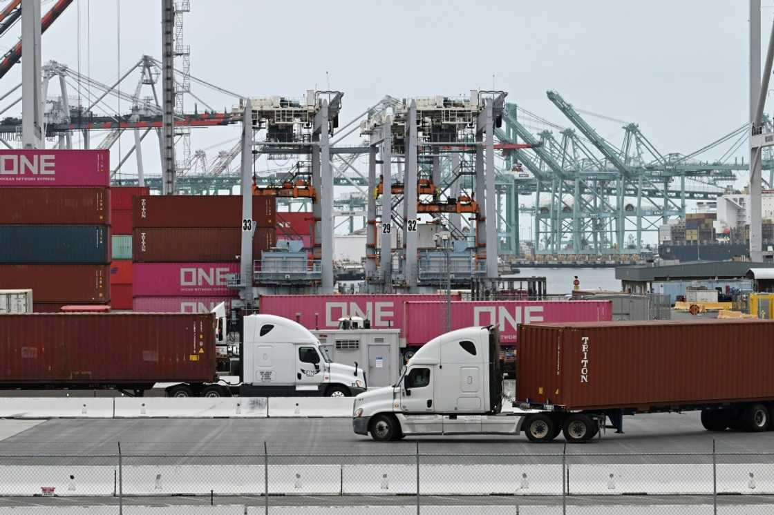 There are around 900,000 logistics workers employed in Southern California There are around 900,000 logistics workers employed in Southern California
