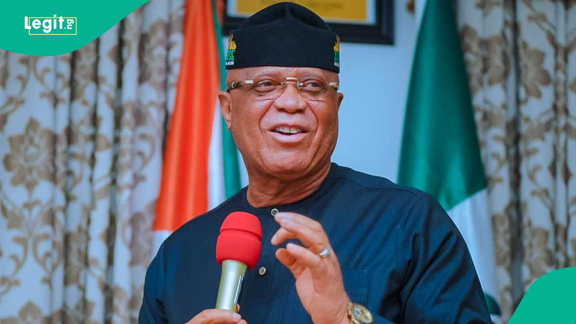 Gwamna ya ƙaryata labarin da ake yaɗawa cewa zai kara aure Gwamna ya ƙaryata labarin da ake yaɗawa cewa zai kara aure