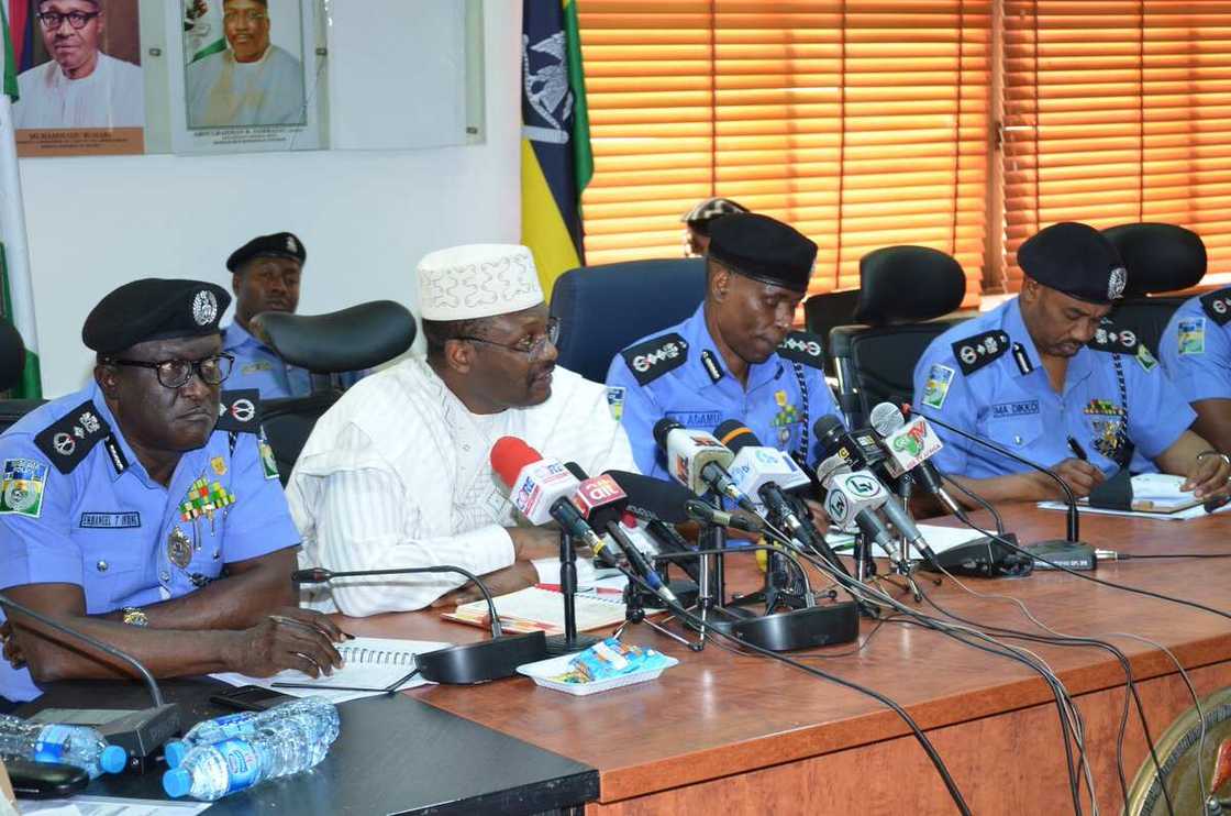 INEC ta kuma yin warwatsi da wani dan takarar APC bayan na jihar Ribas INEC ta kuma yin warwatsi da wani dan takarar APC bayan na jihar Ribas