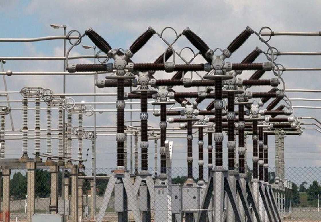 Nationwide darkness as power grid suffers a total collapse, as break makers consider closing bakeries Nationwide darkness as power grid suffers a total collapse, as break makers consider closing bakeries