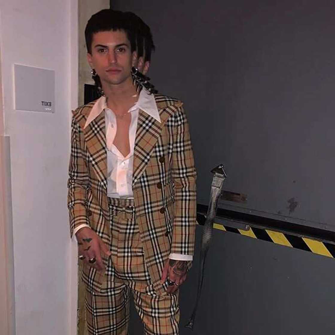 Mitch Grassi gay Mitch Grassi gay