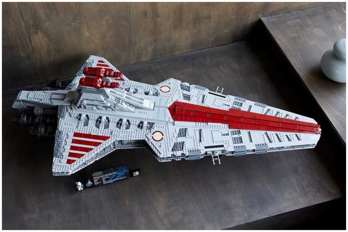 LEGO Star Wars UCS Venator-class Republic Attack Cruiser