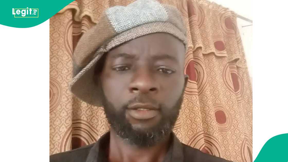 Man laments as he shares poor state of actor Okemesi grave.