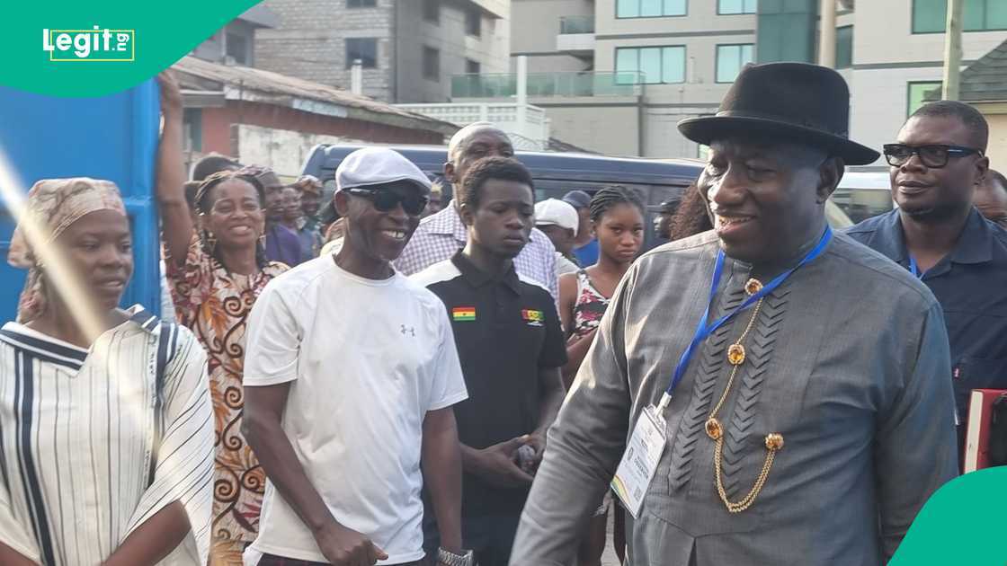 Goodluck Jonathan melaporkan bahwa itu berada di bawah tekanan dalam pemilihan pada tahun 2027. Goodluck Jonathan melaporkan bahwa itu berada di bawah tekanan dalam pemilihan pada tahun 2027.