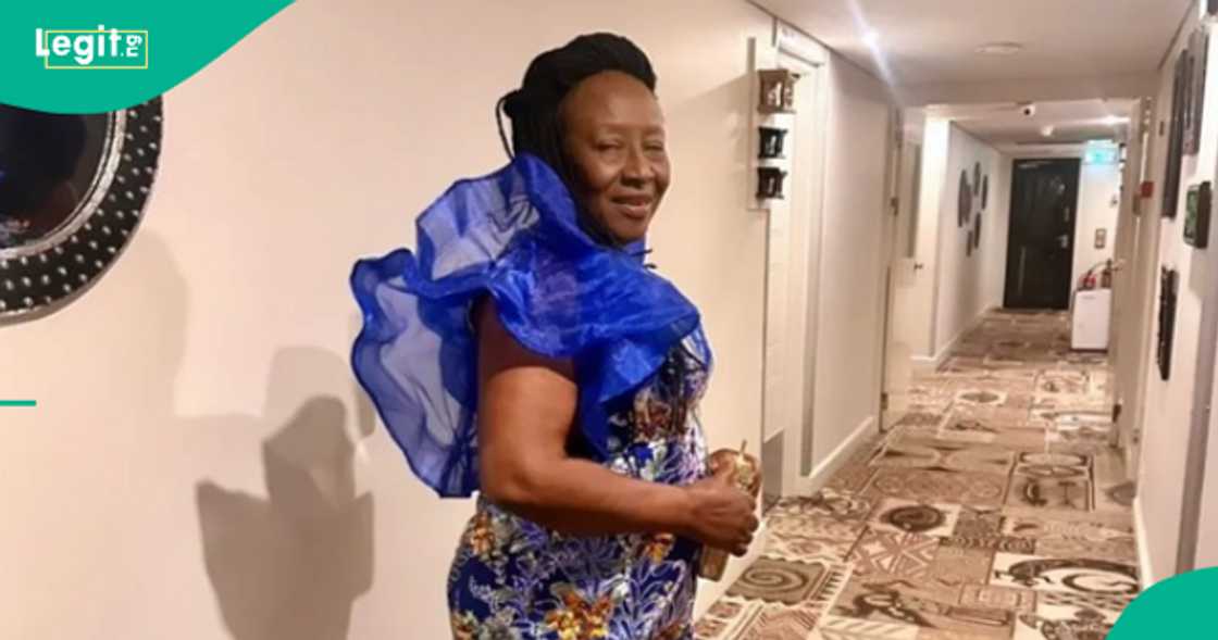Lady shows the moment she saw veteran actress Patience Ozokwor at an event. Lady shows the moment she saw veteran actress Patience Ozokwor at an event.