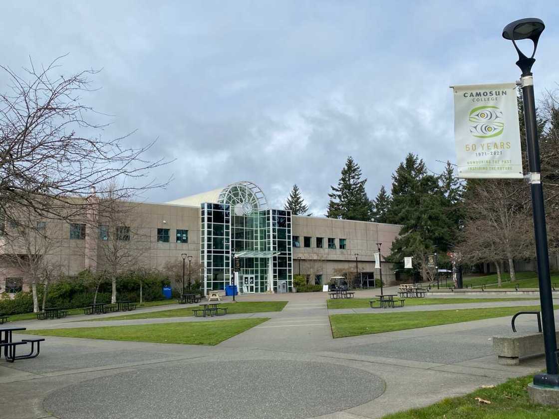 Cheap universities in Canada Cheap universities in Canada