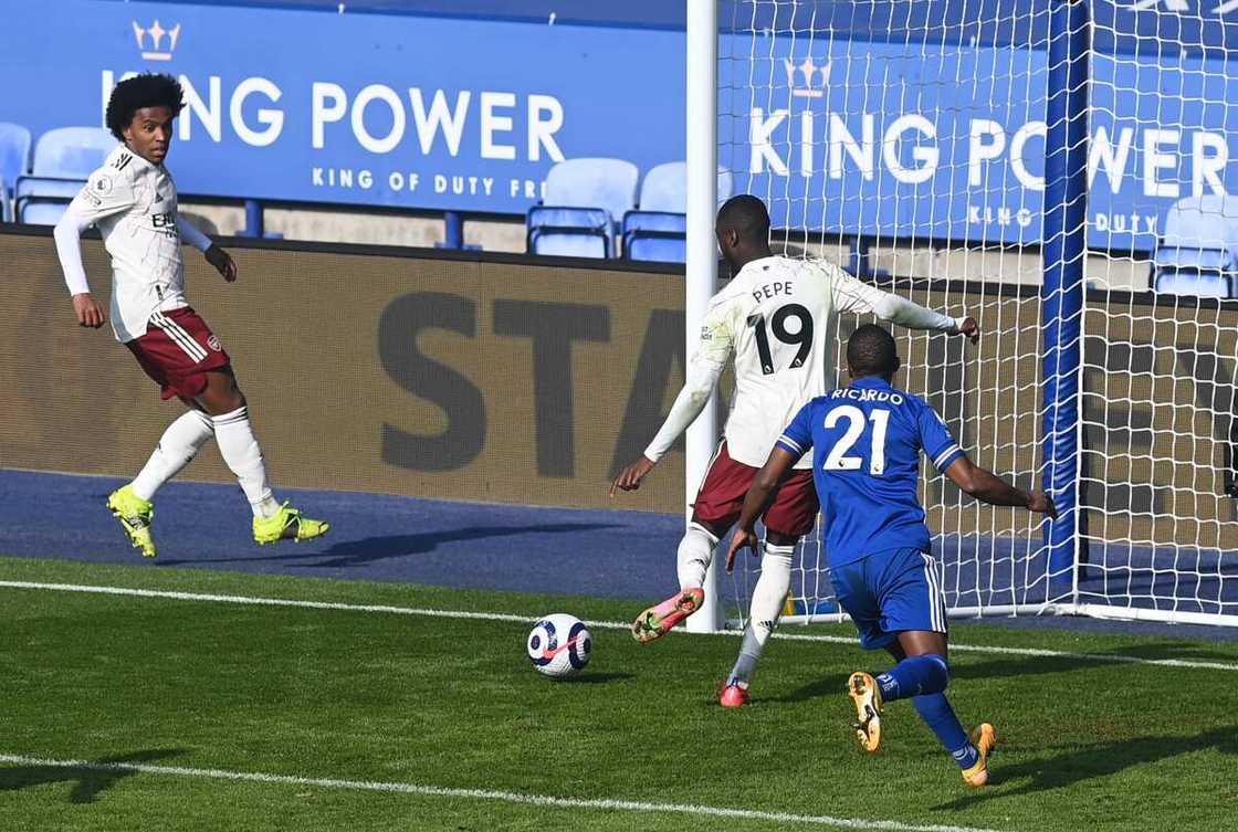 Bad day for Ndidi as he gives away penalty to help Arsenal secure first away win against Leicester since 2015 Bad day for Ndidi as he gives away penalty to help Arsenal secure first away win against Leicester since 2015