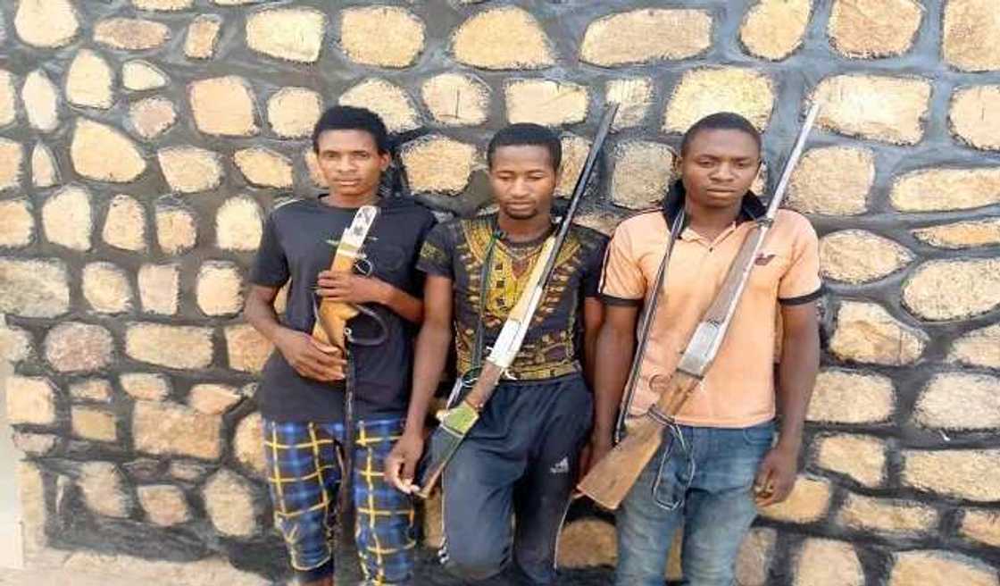 An kama wasu da ake 'yan bindiga ne tare da wasikun barazana a Adamawa An kama wasu da ake 'yan bindiga ne tare da wasikun barazana a Adamawa